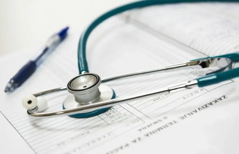 ¿Cuáles son los beneficios y coberturas del seguro de gastos médicos mayores?