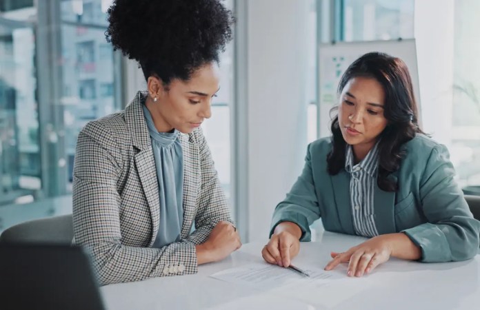 Un Master broker asesora y gestiona crédito empresarial, hipotecario e inversiones, entre otros productos financieros.