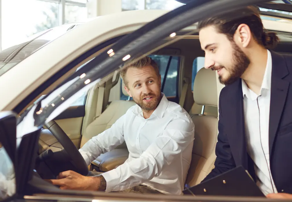 En la compraventa de autos, es importante revisar el estatus del vehículo, antes de llevar a cabo cualquier transacción.