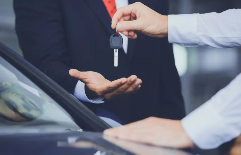 Infórmate antes de comprar o vender un auto. Evita fraudes.
