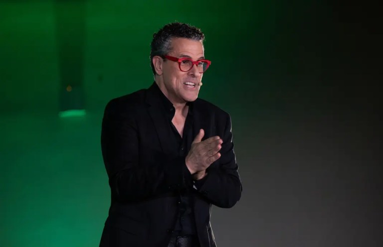 Ser profesional, el consejo de Marco Antonio Regil en Aula SOC