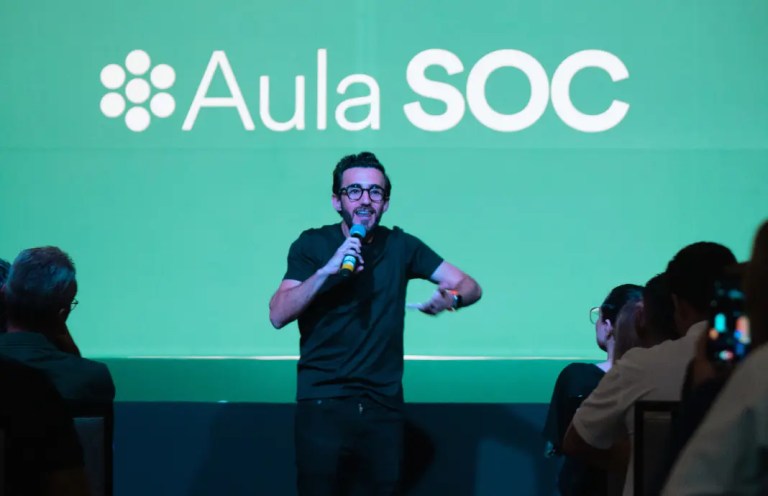 Usa la Inteligencia Artificial a tu favor: Juan Lombana en Aula SOC