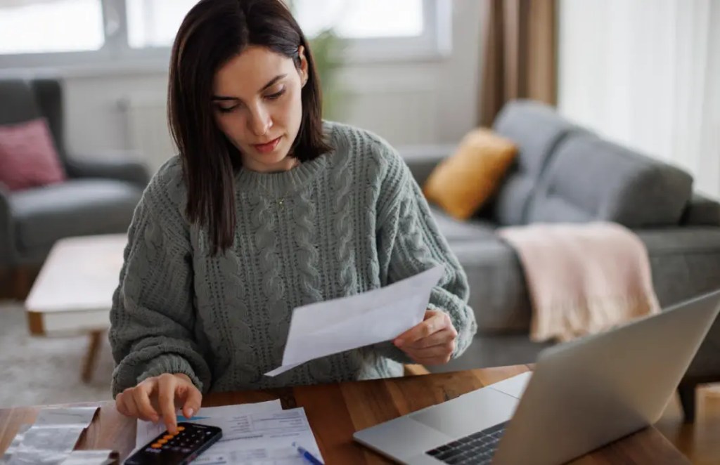 ¿Qué régimen fiscal te corresponde si rentas por Airbnb y qué impuestos debes pagar?